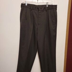 Van Heusen 33/30  Excellent cond waist 33  rise 11 1/2 inseam 38